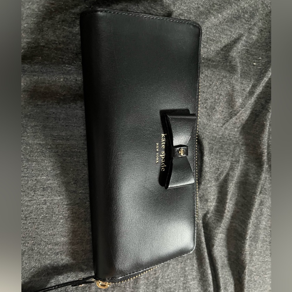 Kate Spade zippered wallet with bow